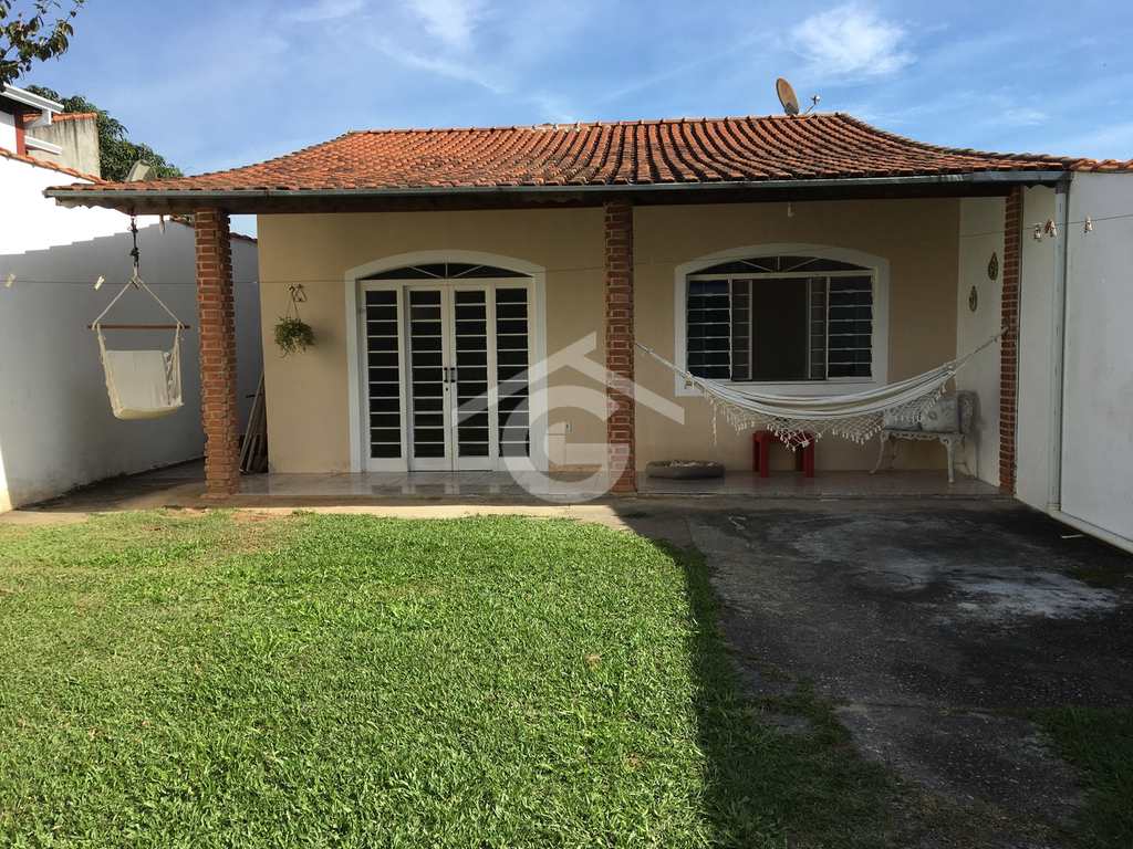 Casa em Guararema, no bairro Itapema
