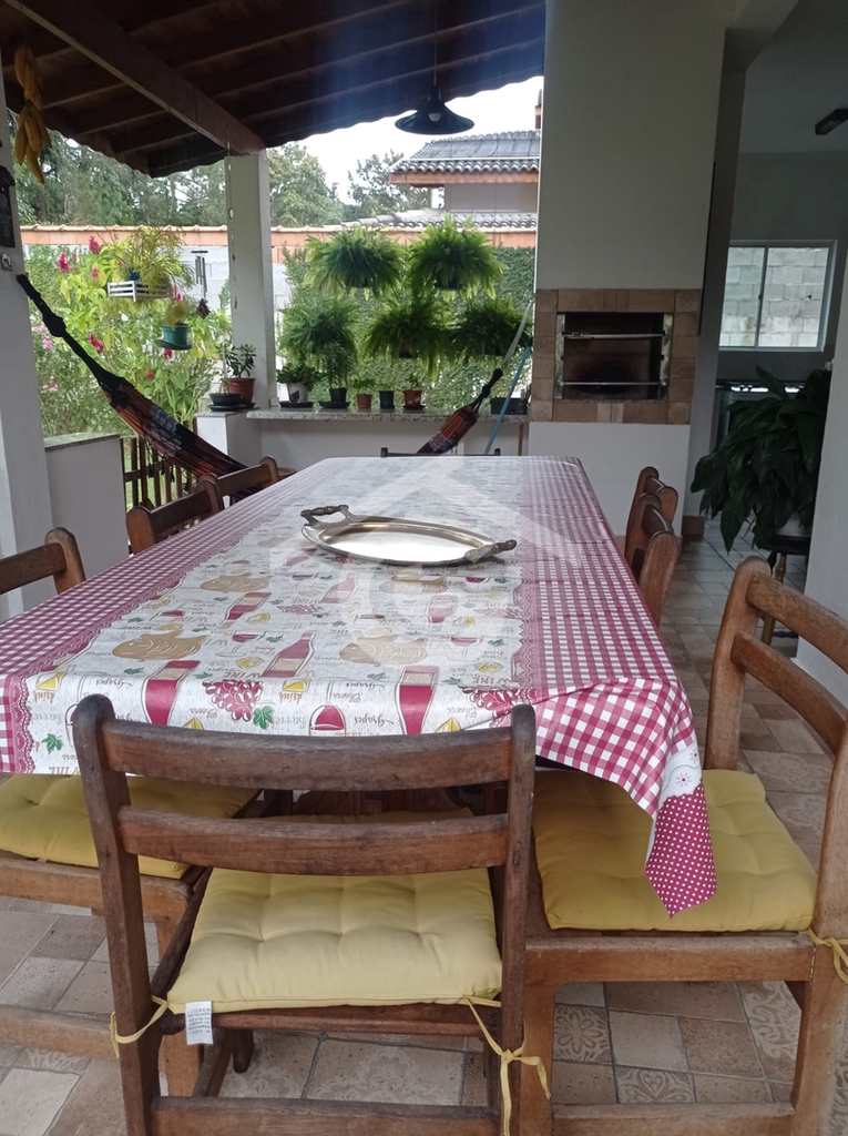 Casa em Guararema, no bairro Ponte de Pedra
