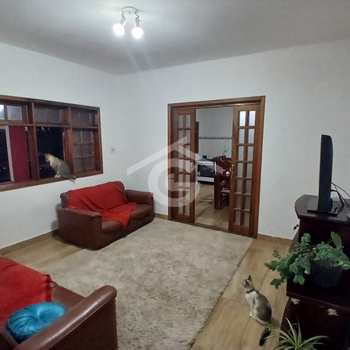 Casa em Guararema, bairro Centro