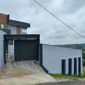 Casa em Pinhalzinho, bairro Centro