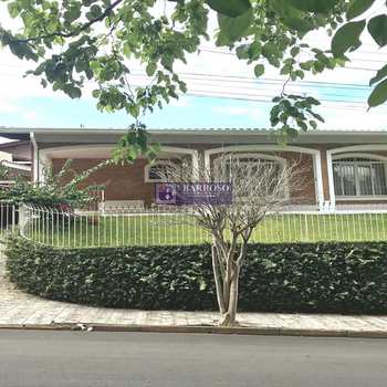 Casa em Serra Negra, bairro Estância Suíça