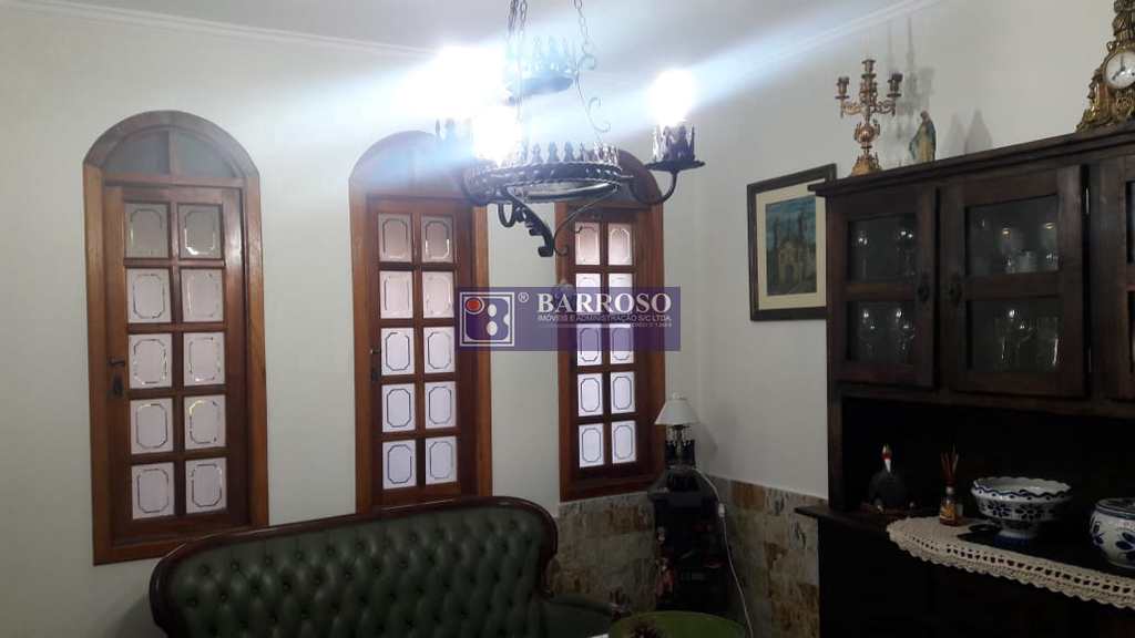 Casa em Serra Negra, no bairro Bosque das Arapongas