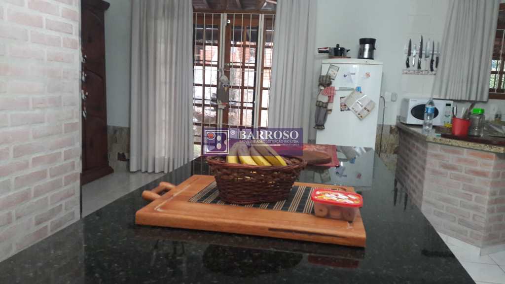 Casa em Serra Negra, no bairro Bosque das Arapongas