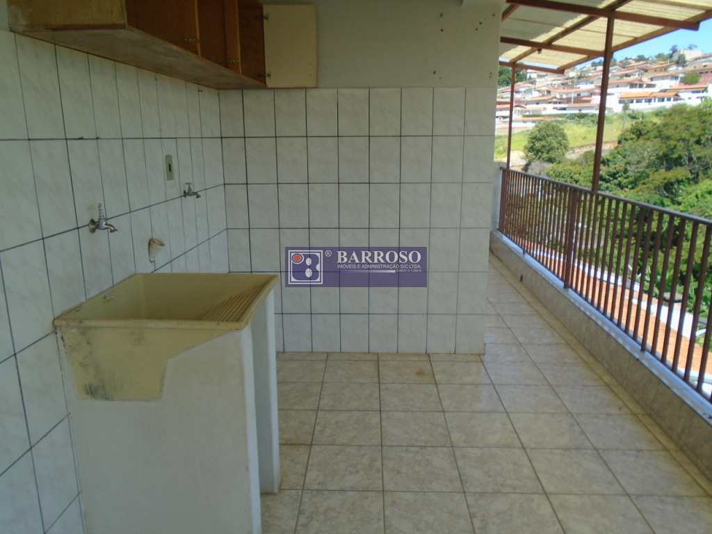 Casa em Serra Negra, no bairro Palmeiras