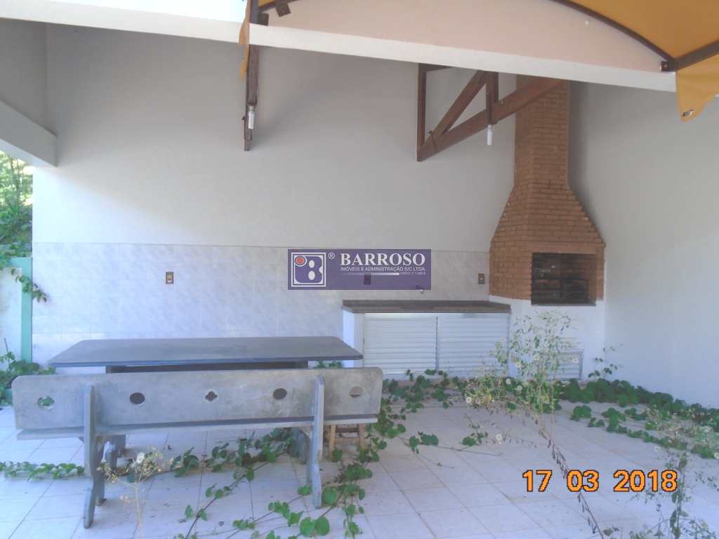 Casa em Serra Negra, no bairro Palmeiras