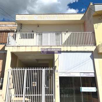 Casa Comercial em Amparo, bairro Centro