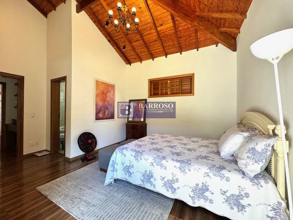 Casa em Serra Negra, no bairro Próximo Ao Centro