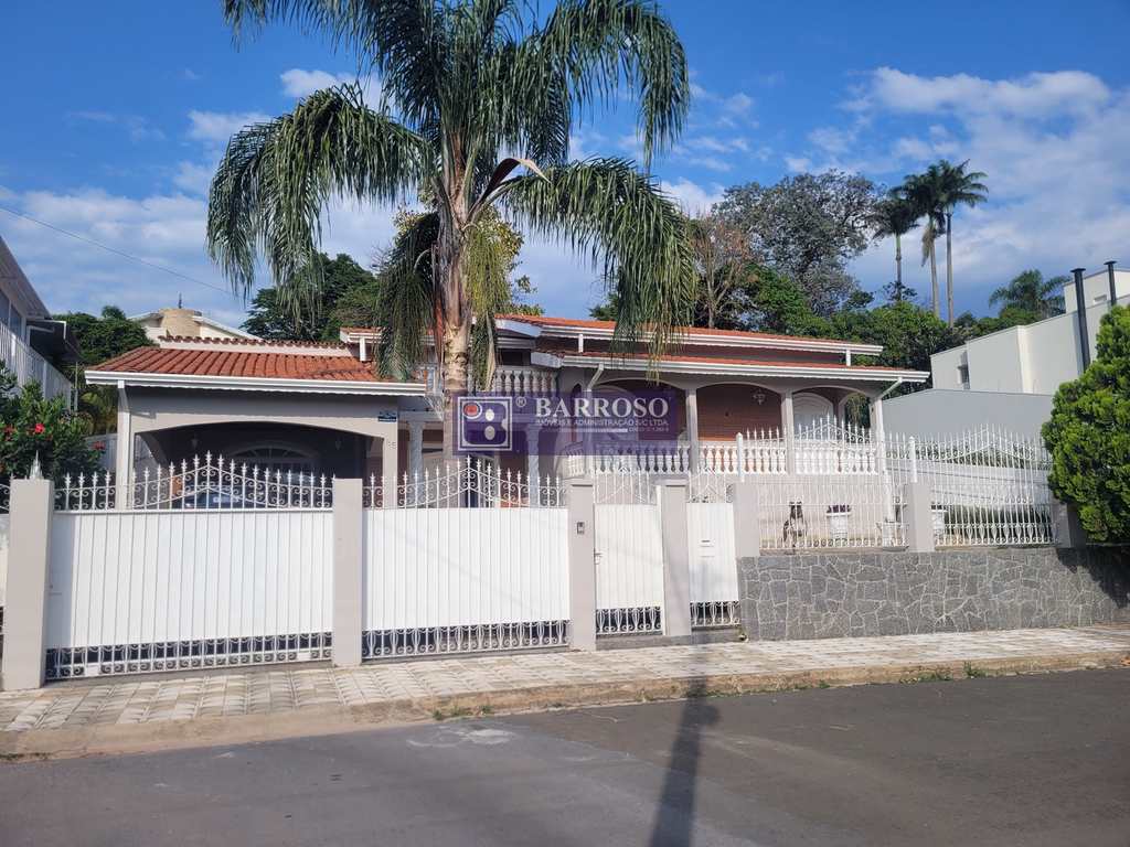 Casa em Serra Negra, no bairro Estância Suíça