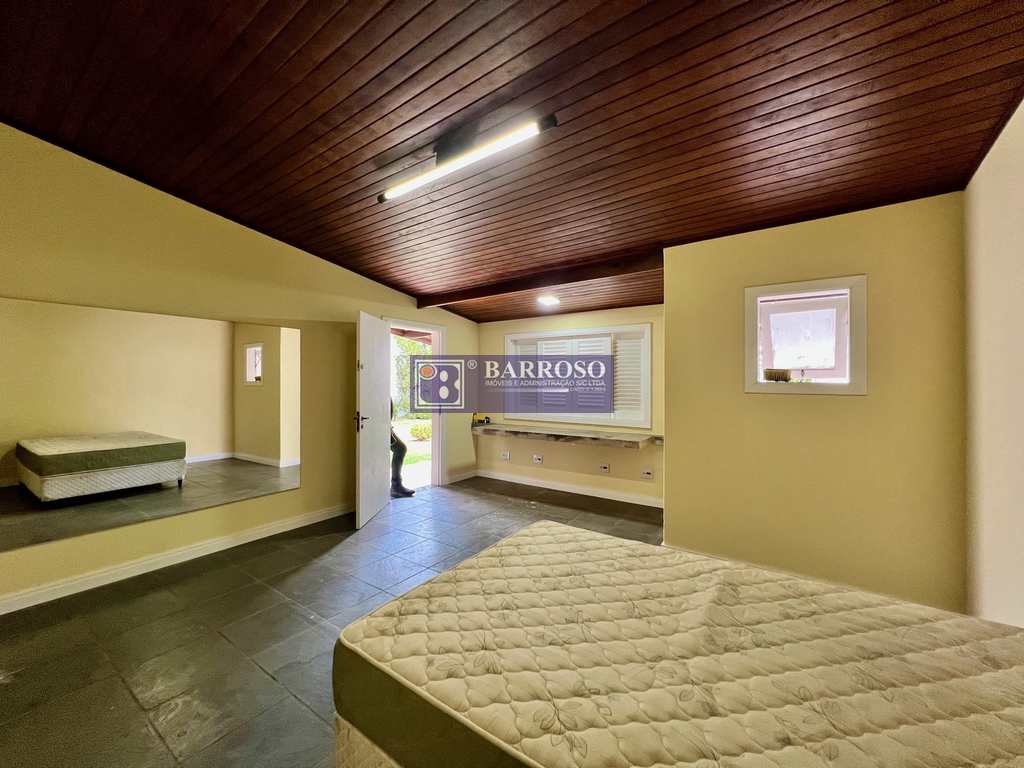 Casa em Serra Negra, no bairro Estância Suíça