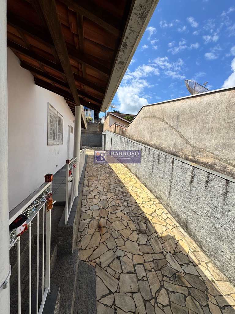 Casa em Serra Negra, no bairro Bosque das Arapongas