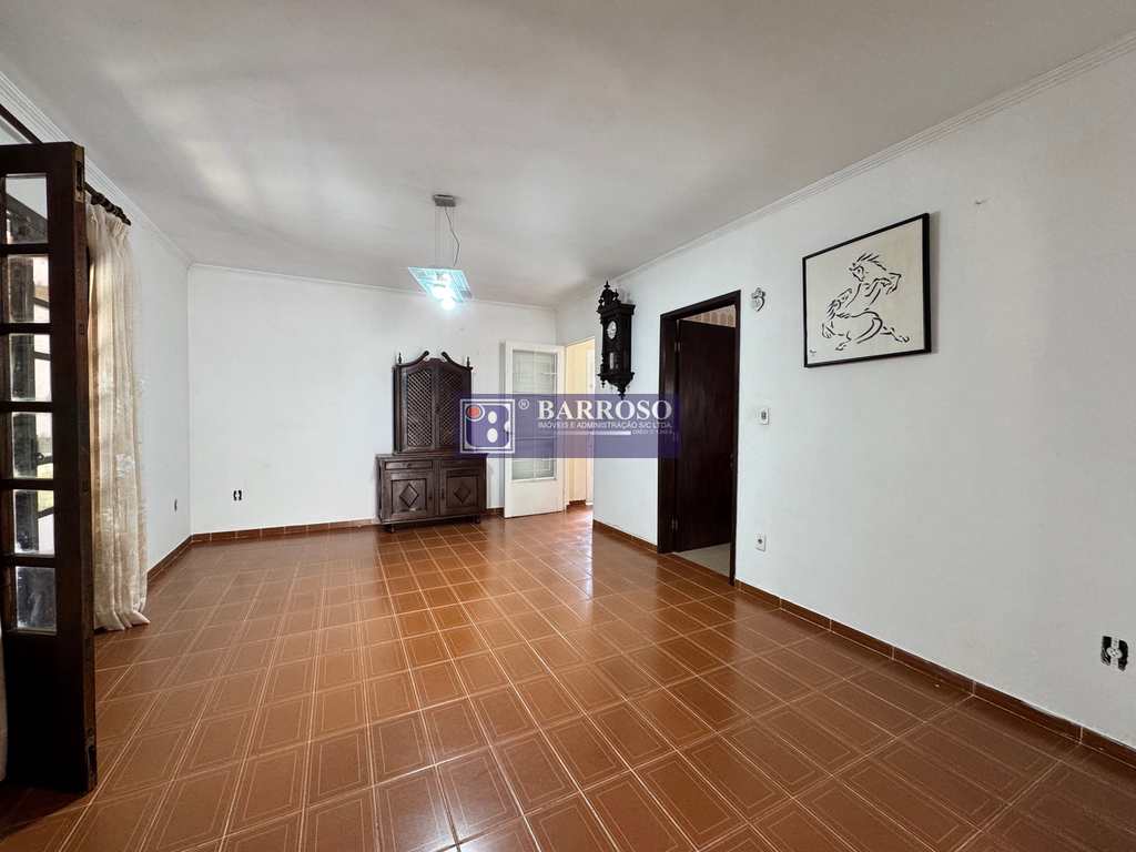 Casa em Serra Negra, no bairro Bosque das Arapongas