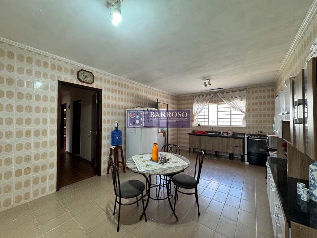 Casa em Serra Negra, no bairro Bosque das Arapongas