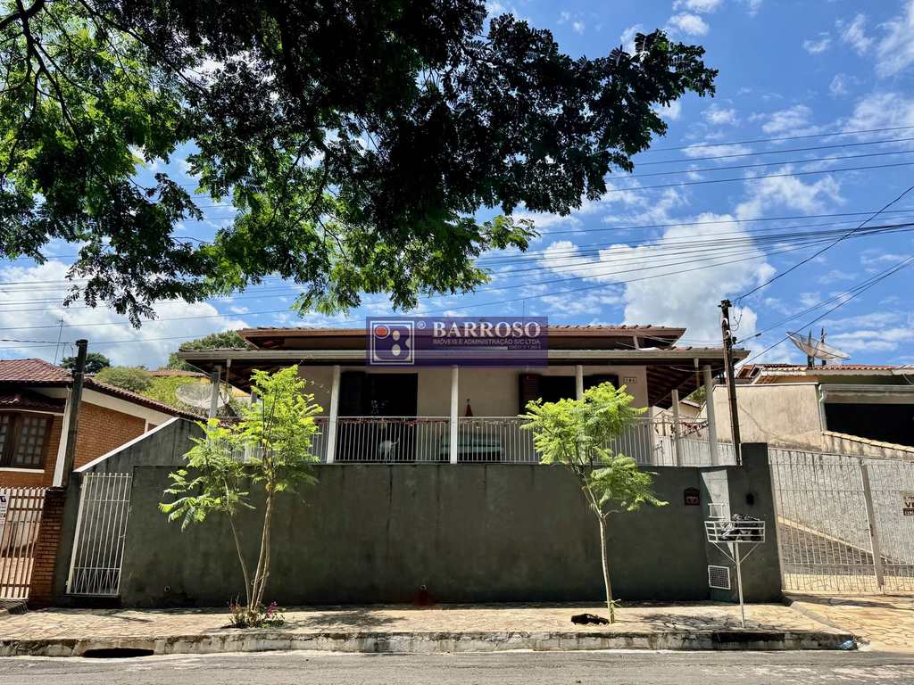 Casa em Serra Negra, no bairro Bosque das Arapongas