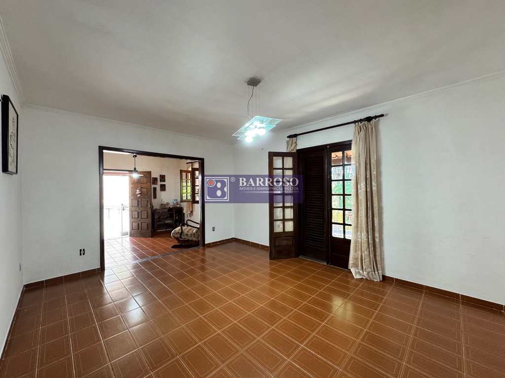 Casa em Serra Negra, no bairro Bosque das Arapongas
