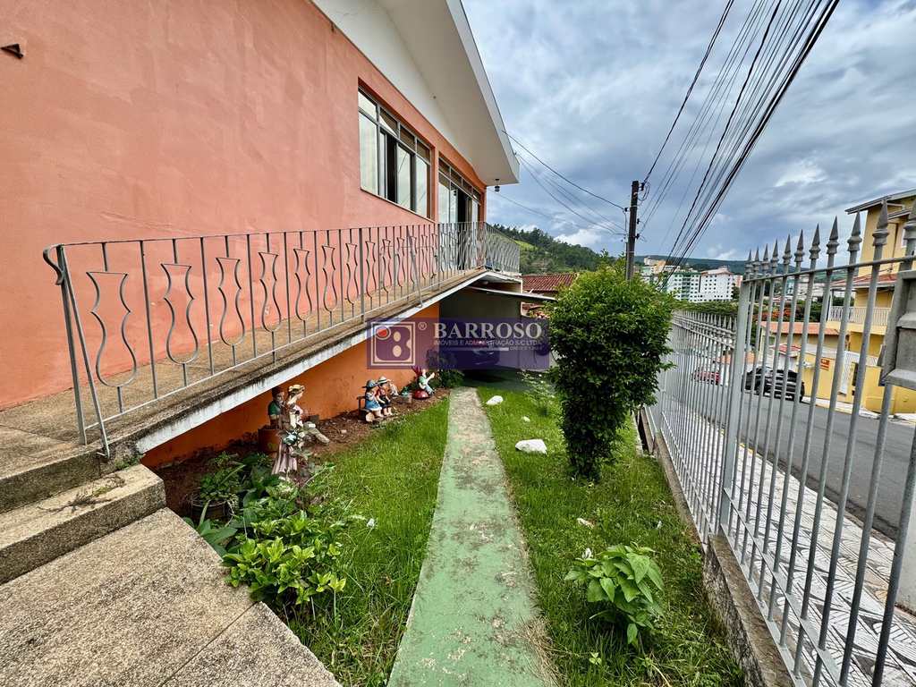 Casa em Serra Negra, no bairro Centro