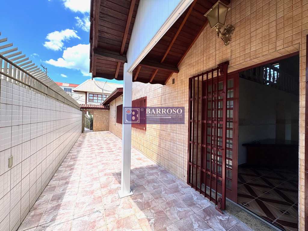 Casa em Serra Negra, no bairro Jardim Yara