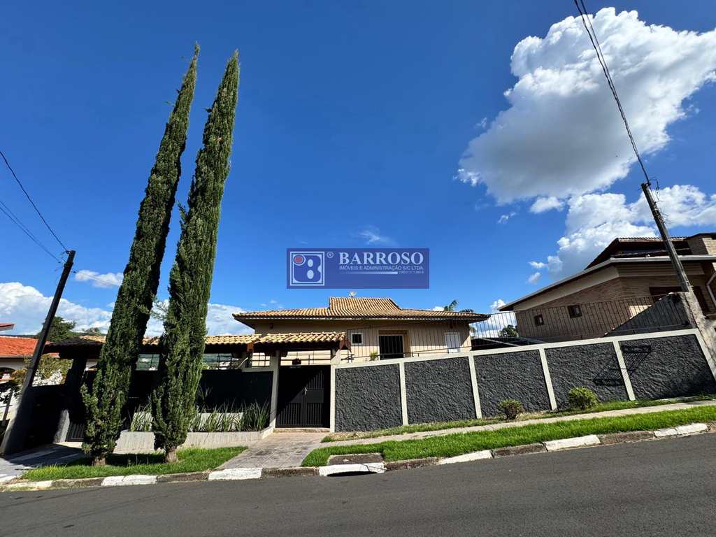 Casa em Serra Negra, no bairro das Palmeiras