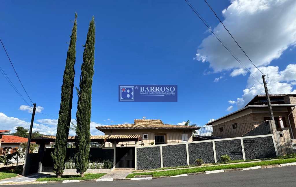 Casa em Serra Negra, no bairro das Palmeiras