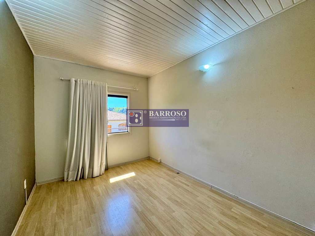 Casa em Serra Negra, no bairro das Palmeiras