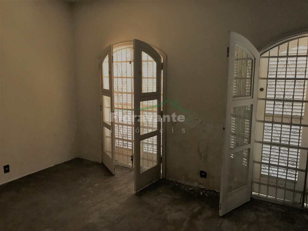 Casa Comercial em Santos, no bairro Boqueirão