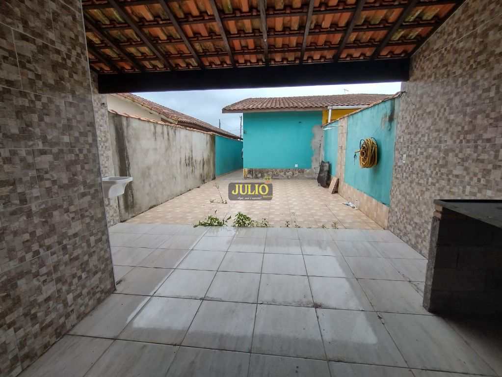 Casa em Mongaguá, no bairro Flórida Mirim