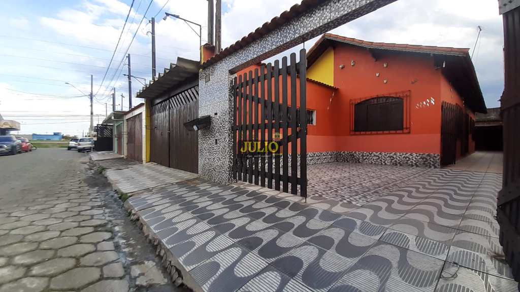 Casa em Mongaguá, no bairro Balneário Oceanópolis