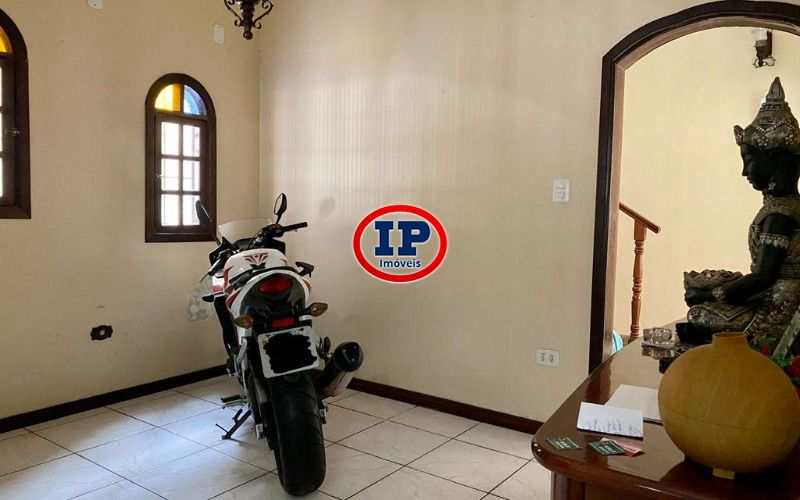 Sobrado em Praia Grande, no bairro Caiçara