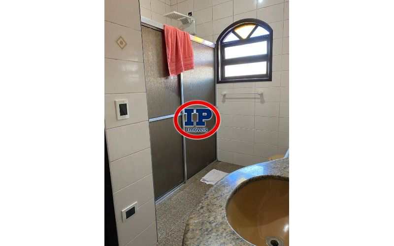 Sobrado em Praia Grande, no bairro Caiçara