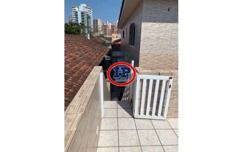 Sobrado em Praia Grande, no bairro Caiçara