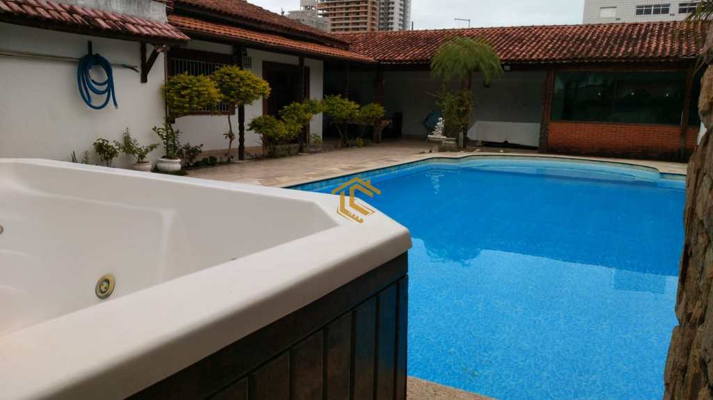 Casa em Praia Grande, no bairro Maracanã