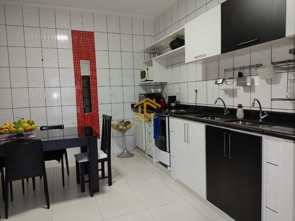 Casa em Praia Grande, no bairro Maracanã