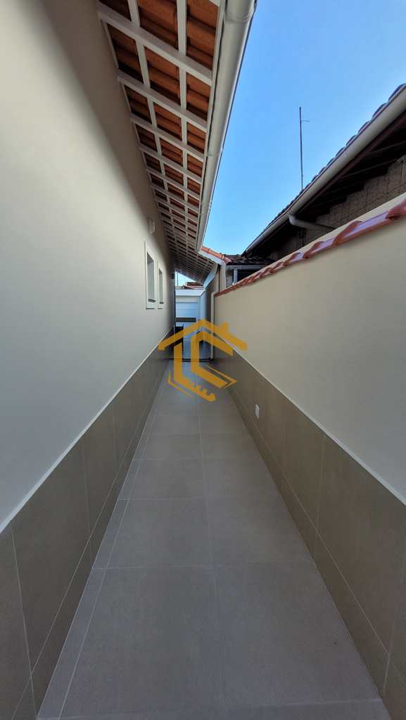 Casa em Praia Grande, no bairro Real