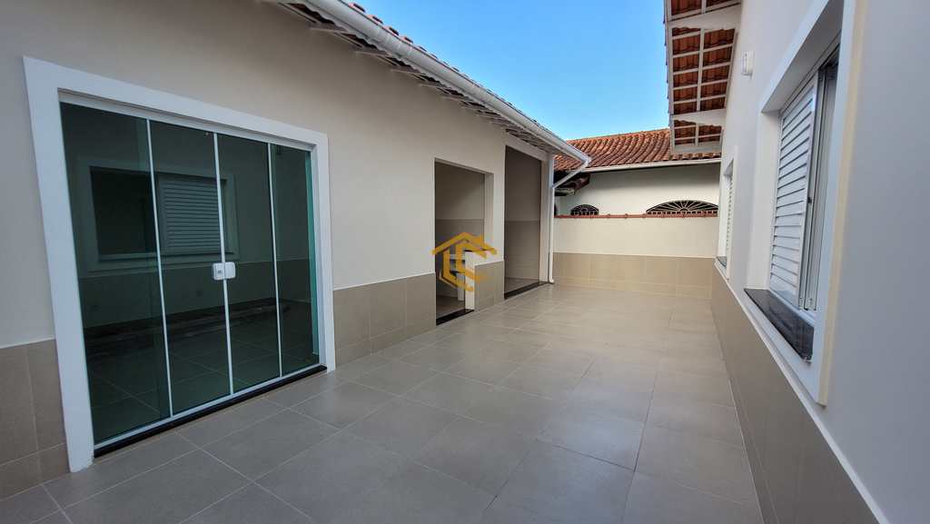 Casa em Praia Grande, no bairro Real