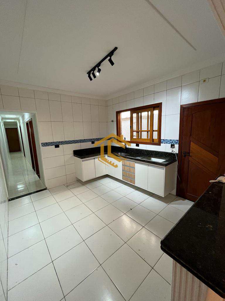 Casa em Praia Grande, no bairro Maracanã