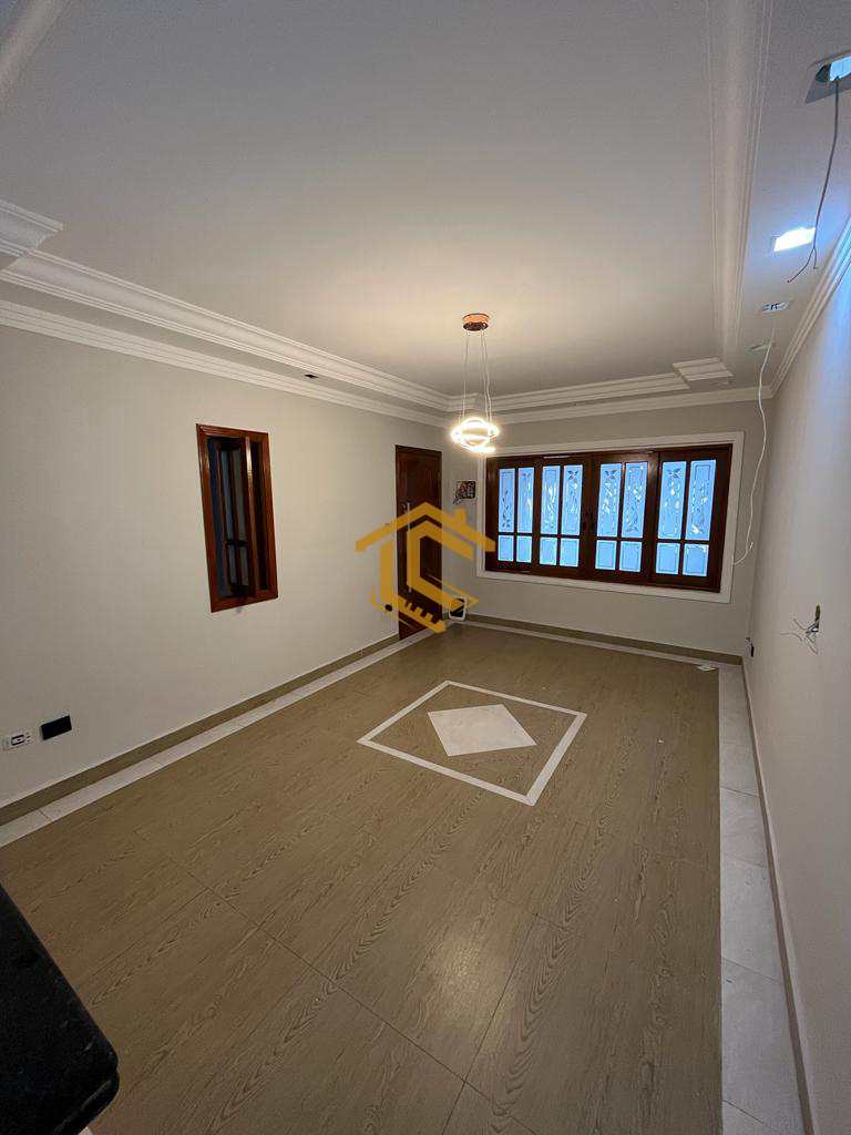 Casa em Praia Grande, no bairro Maracanã
