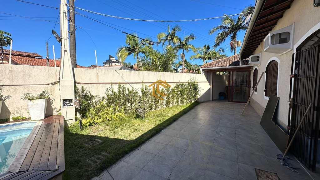 Casa em Praia Grande, no bairro Real