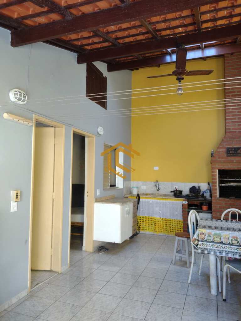 Casa em Mongaguá, no bairro Balneário América