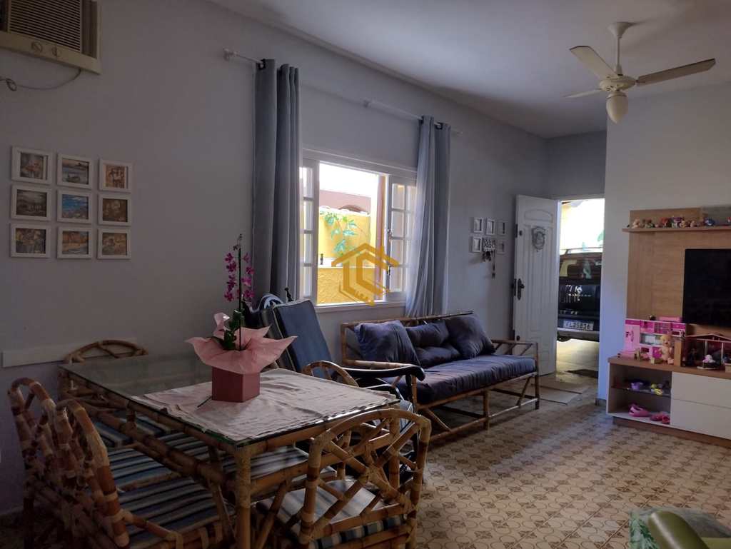 Casa em Mongaguá, no bairro Balneário América