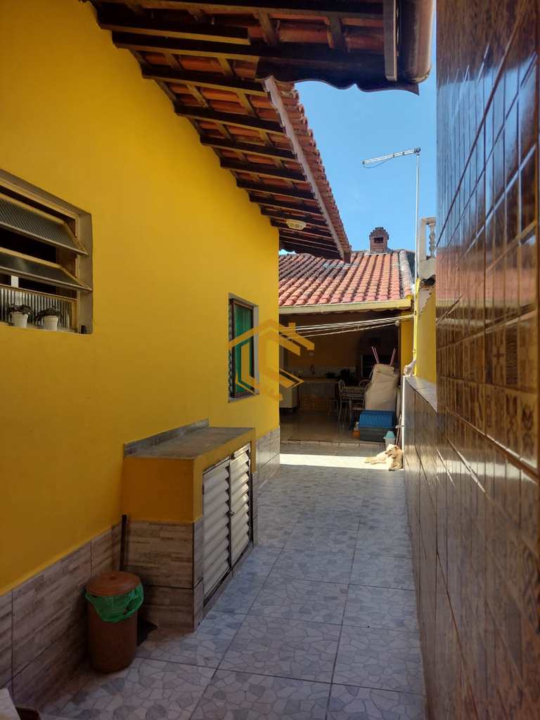 Casa em Mongaguá, no bairro Balneário América