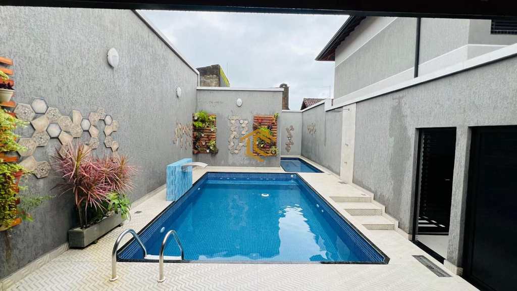 Casa em Praia Grande, no bairro Maracanã
