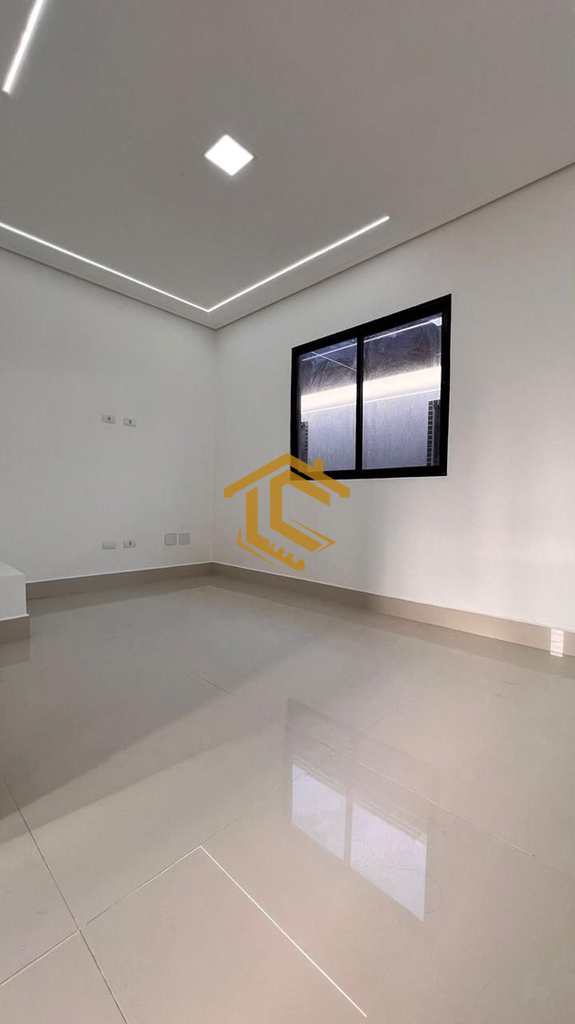 Casa em Praia Grande, no bairro Maracanã