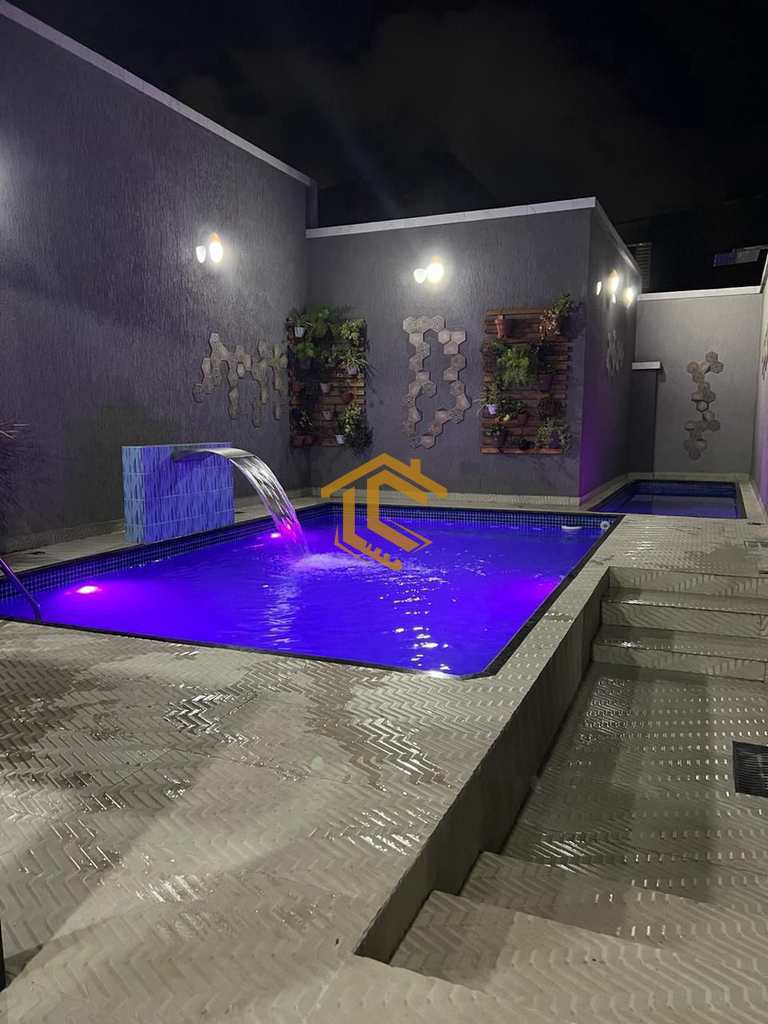 Casa em Praia Grande, no bairro Maracanã