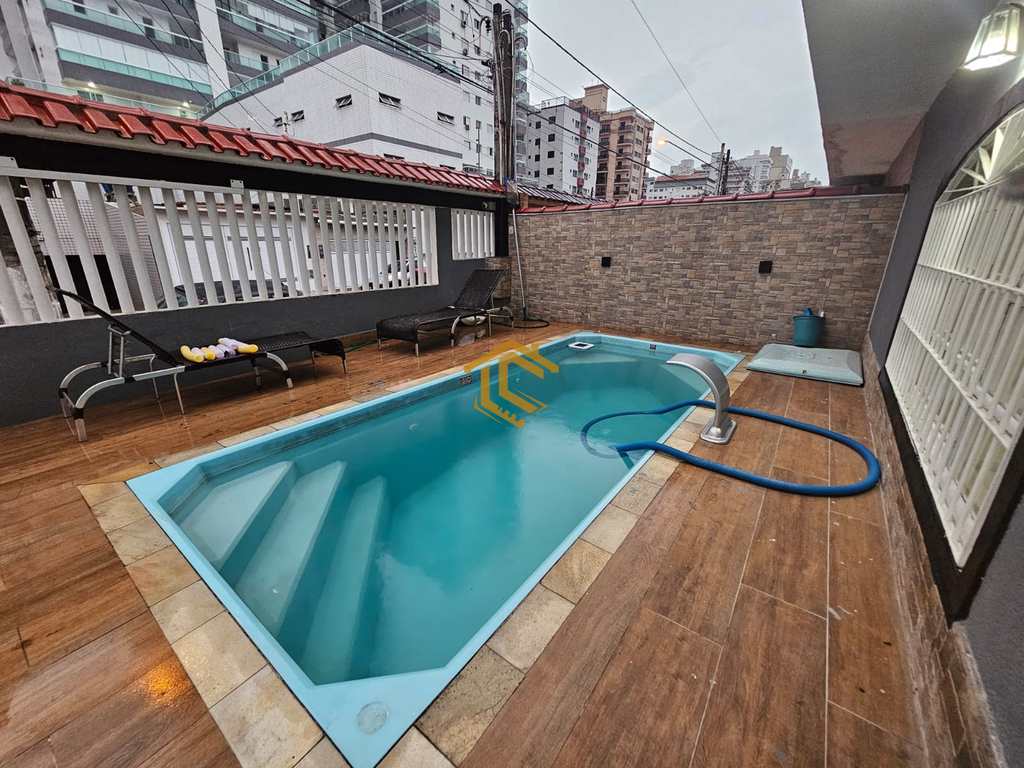 Casa em Praia Grande, no bairro Ocian