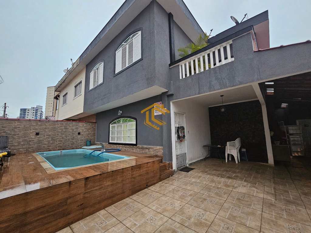 Casa em Praia Grande, no bairro Ocian