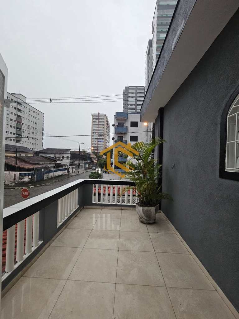 Casa em Praia Grande, no bairro Ocian