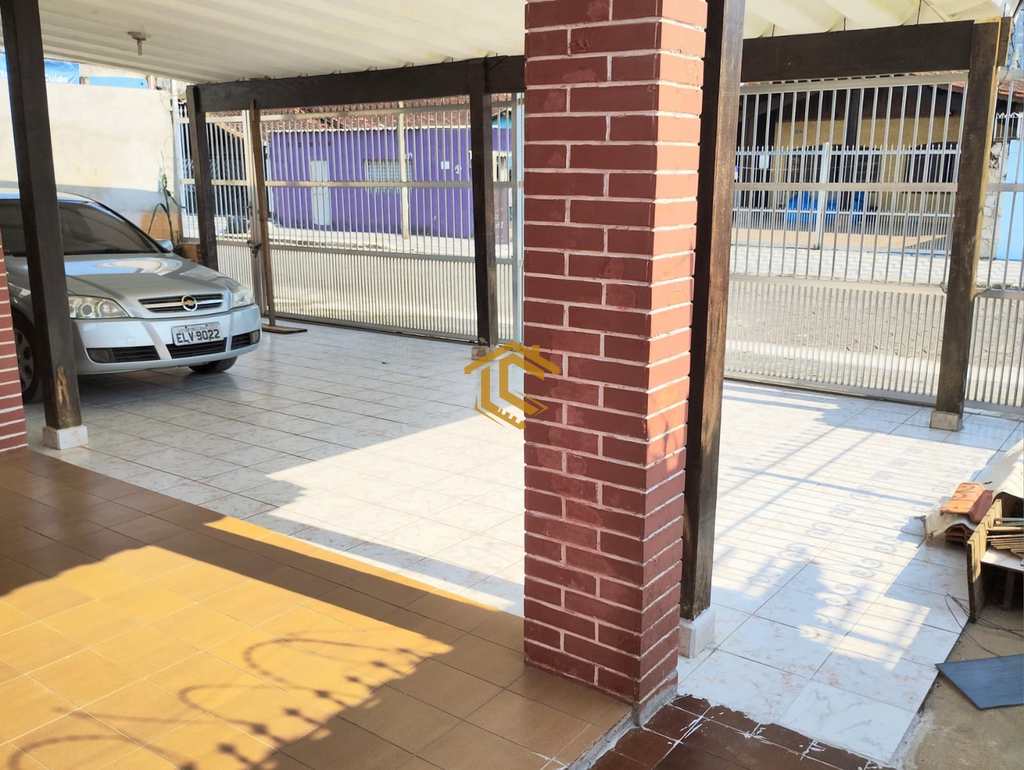 Casa em Praia Grande, no bairro Caiçara