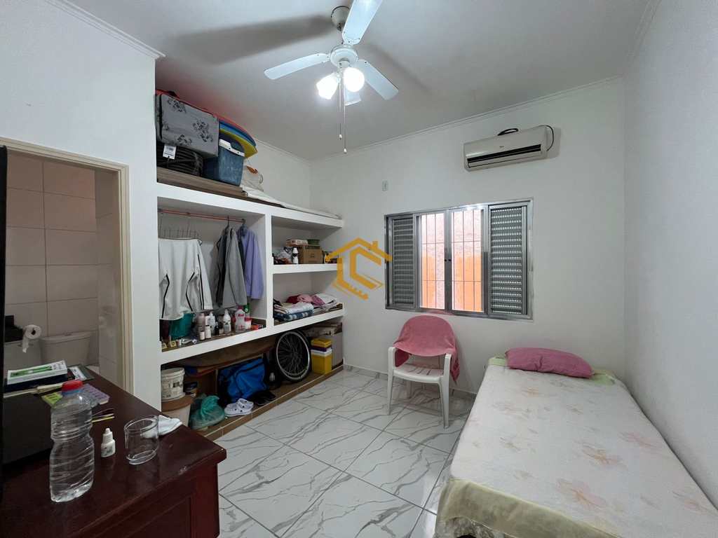 Casa em Praia Grande, no bairro Caiçara
