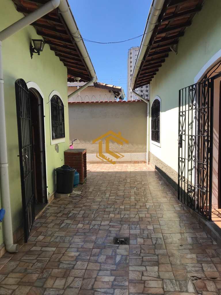Casa em Praia Grande, no bairro Caiçara