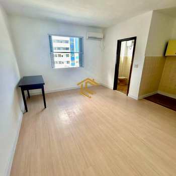 Kitnet em Praia Grande, bairro Boqueirão