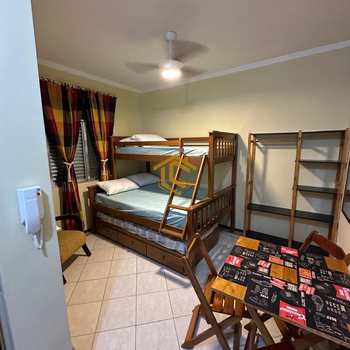 Kitnet em Praia Grande, bairro Ocian